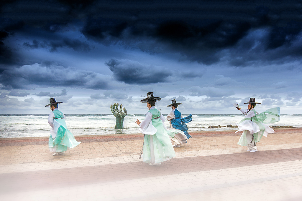 中国第17届国际摄影艺术展览入展作品公布之主题类(组)Dusan Miska“Korean dancers”Slovenia