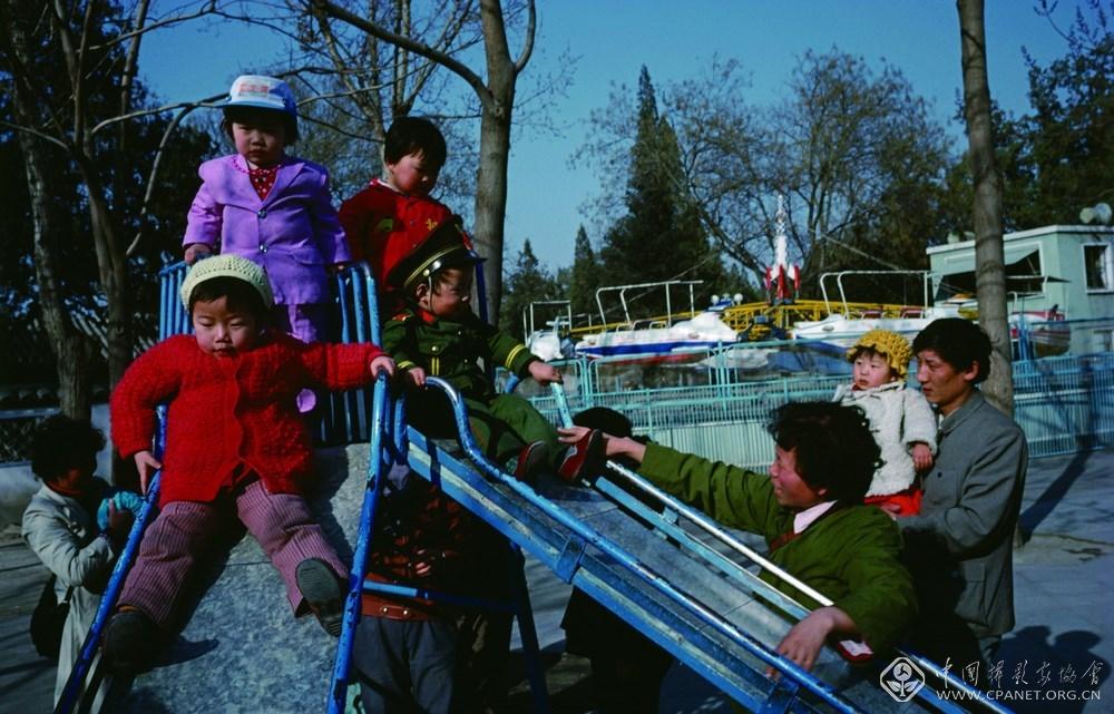 阎雷  编号：4-01；图片说明：1985年，北京 (复制) (复制).jpg