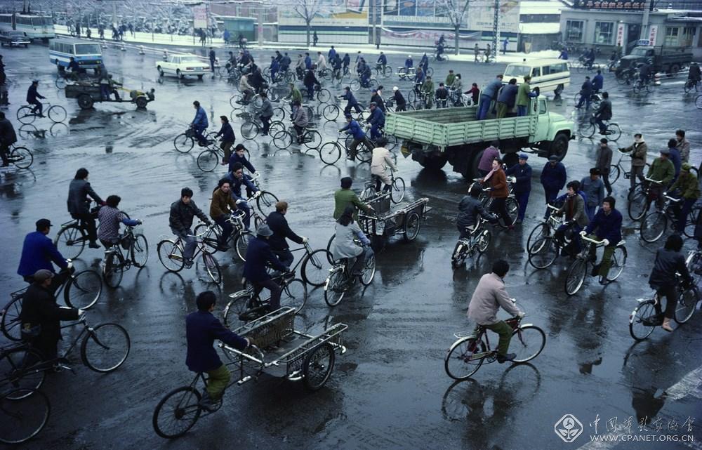 阎雷  编号：4-10；图片说明：沈阳1985 (复制).jpg