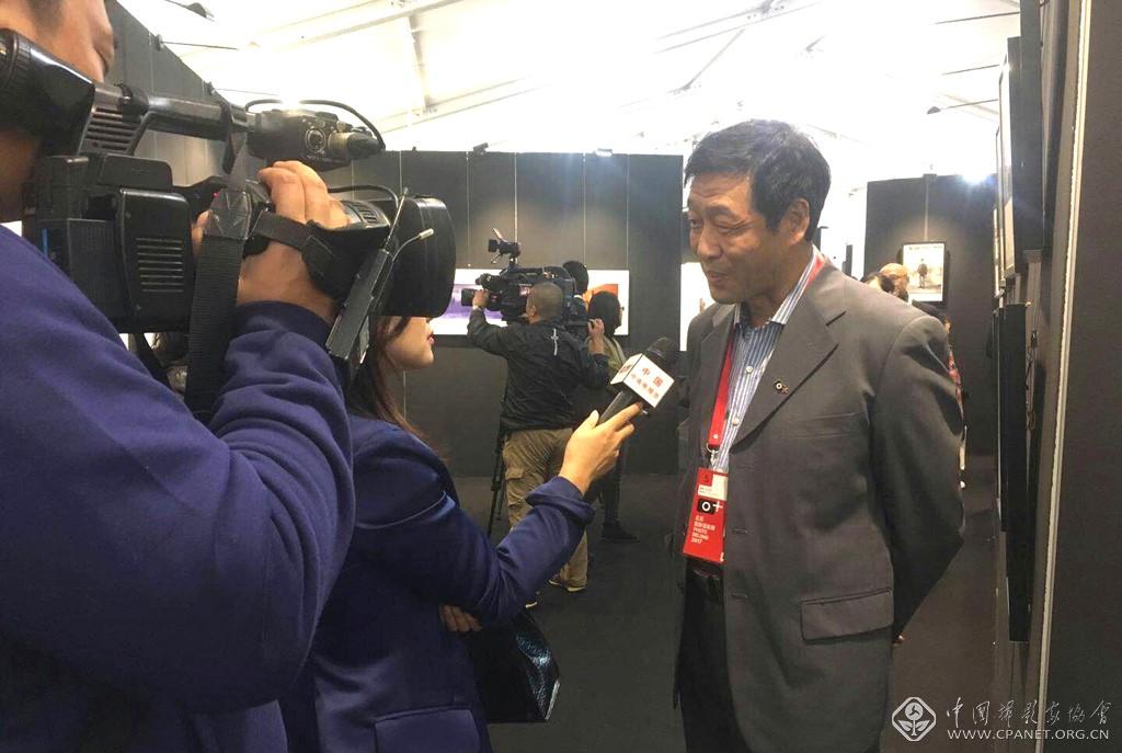 "影像 时代方位:专访北京国际摄影周执行总监朱洪宇