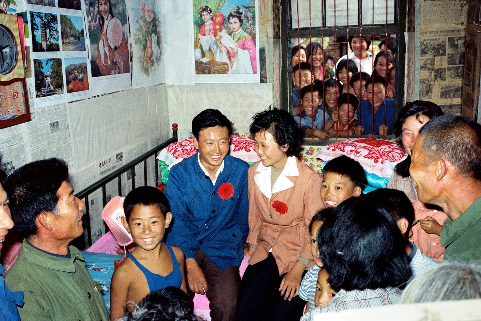1982年 光棍村的婚礼（1982 山东日照） 侯贺良摄影.jpg