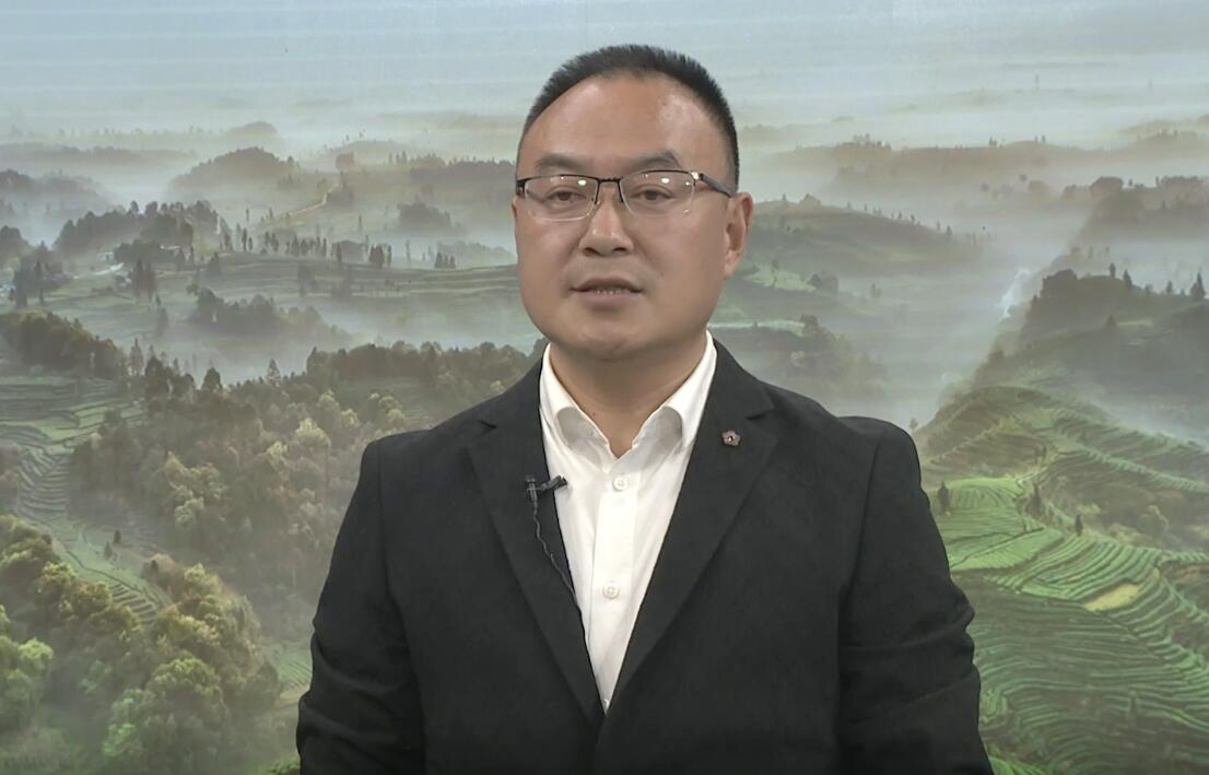 雅安市人民政府副市長鄭胡勇通過視頻致辭并發(fā)布活動總體安排.jpg