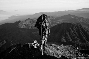 Rony Zakaria：《人、山、海》