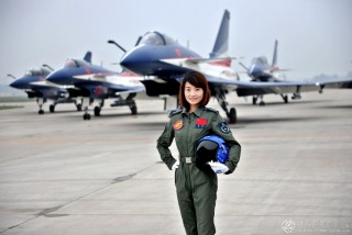 余红春：中国首位歼-10女飞行员的一生