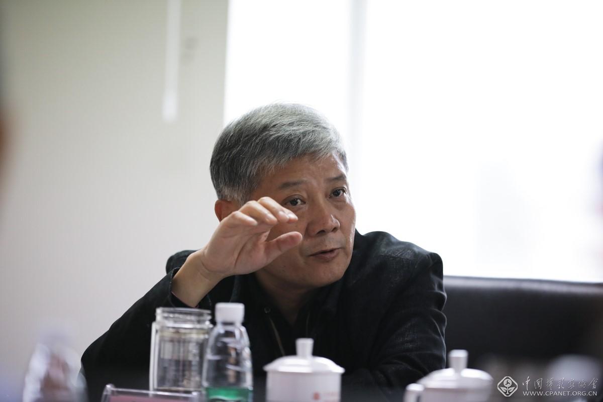 柳军在座谈会上发言