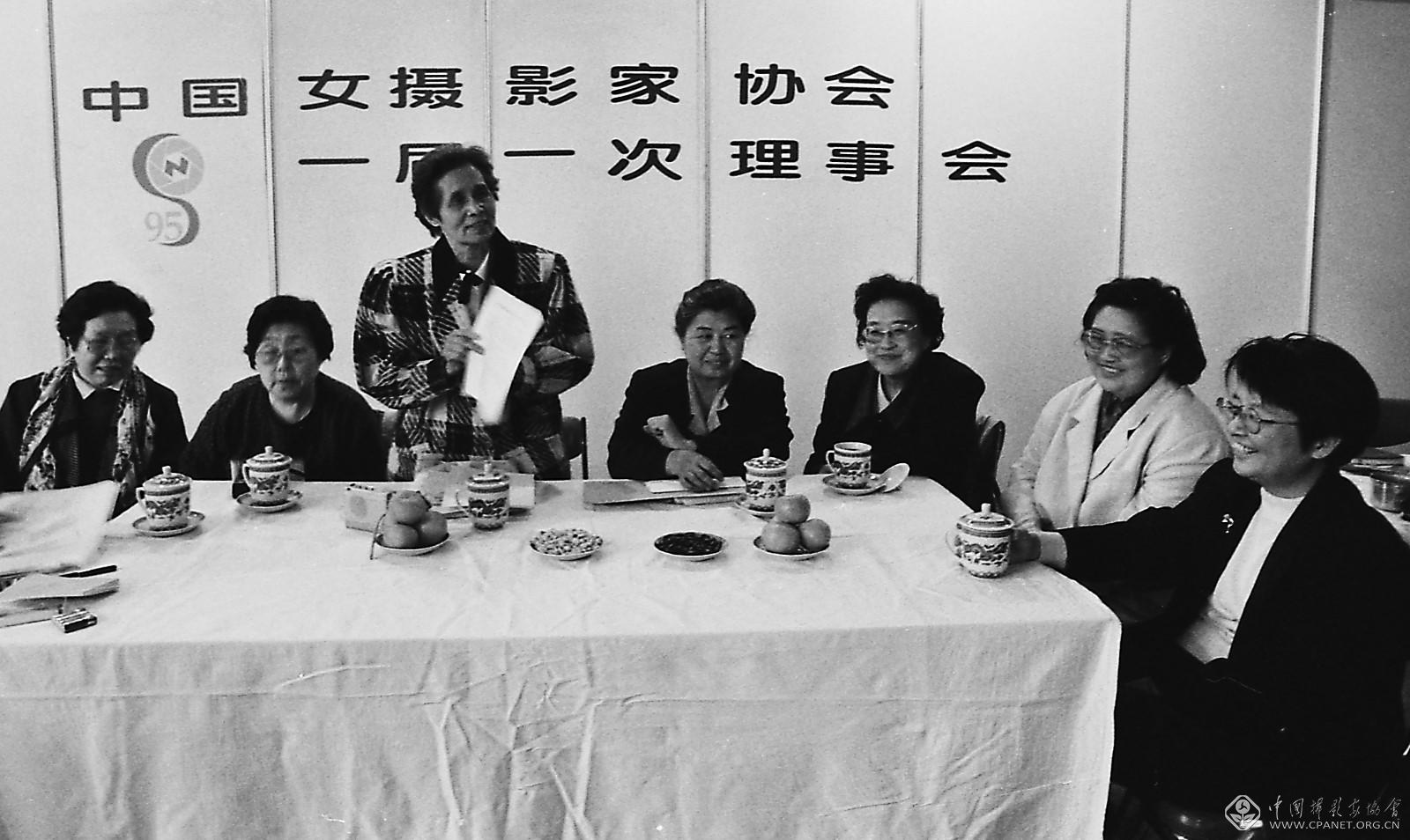 摄影界深切缅怀中国著名女摄影家侯波--中国摄影家协会网