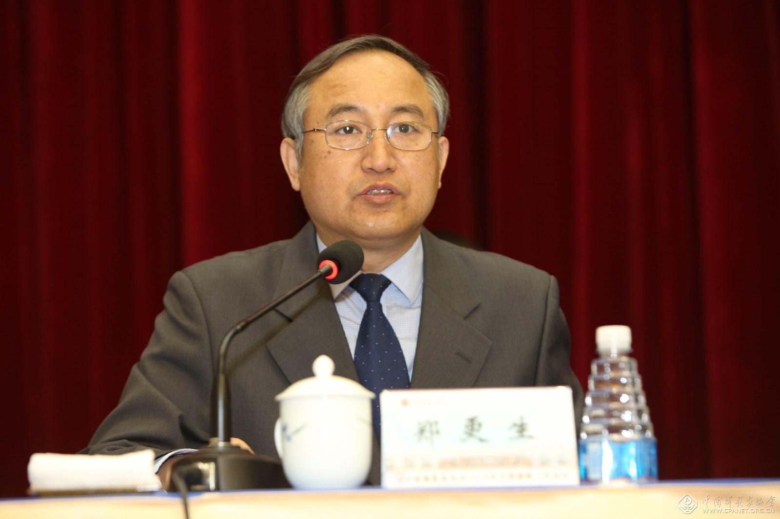 郑更生代表中国摄协作工作报告
