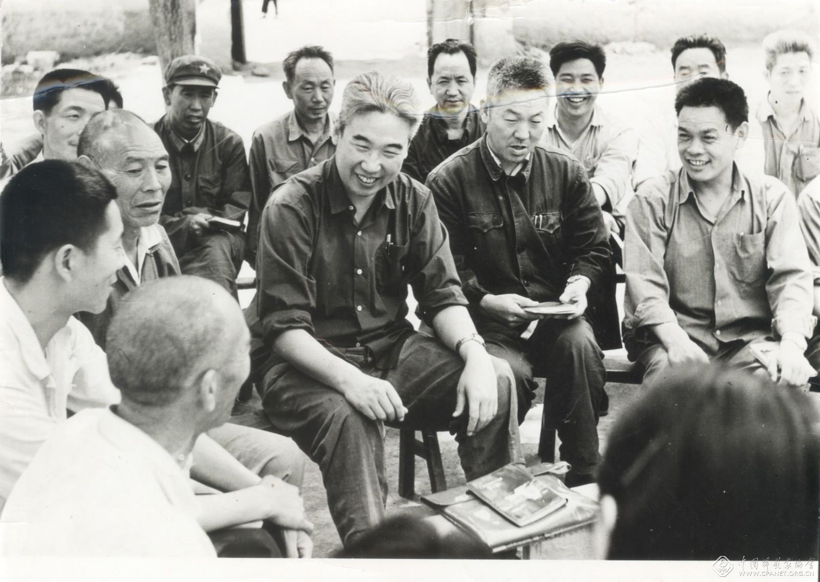 杨贵老书记在林州摄影图片展近日展出