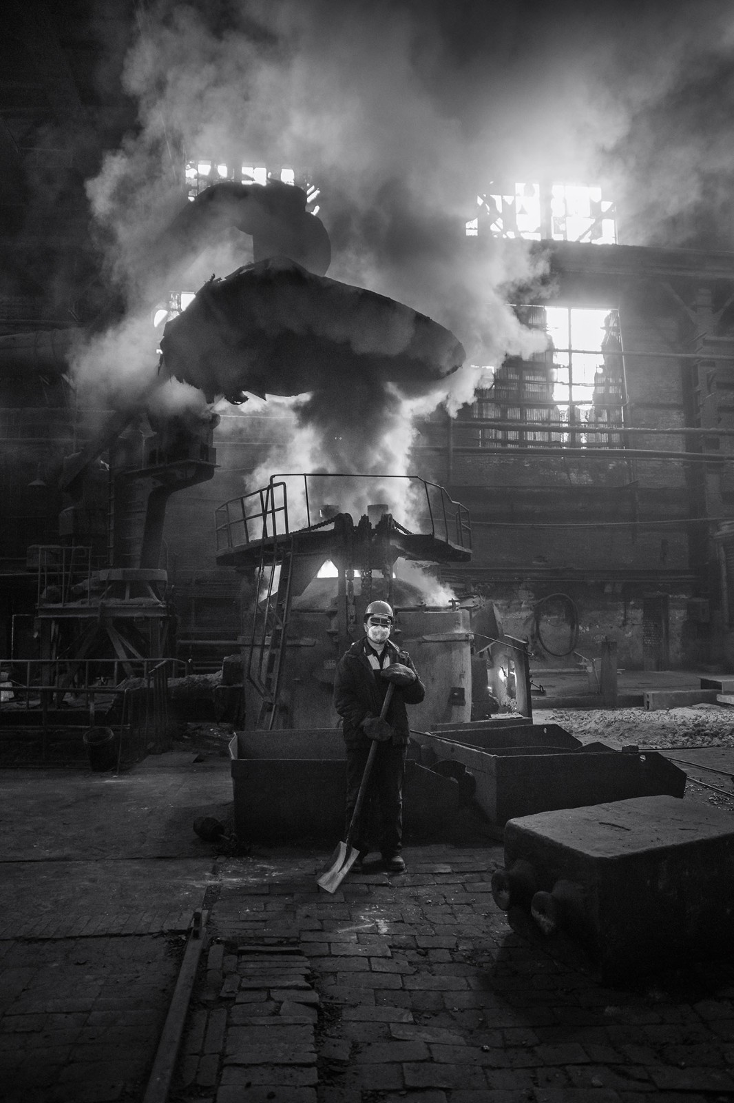 工业影像的背后观工业时代19782017中国摄影家王玉文