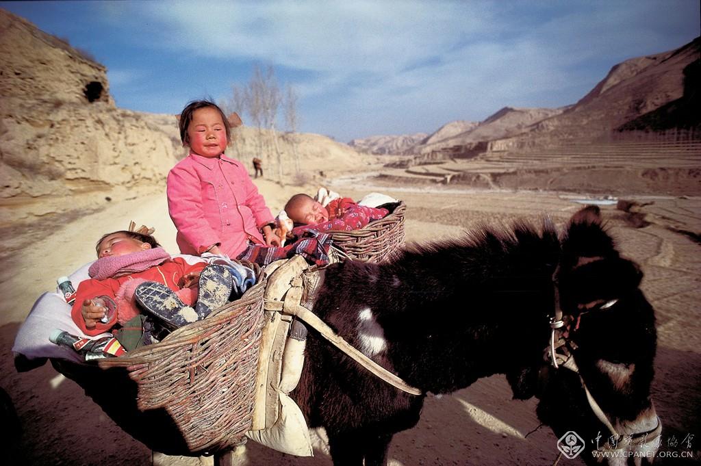 王苗-1987年，陕北正月初二回娘家。王苗.jpg