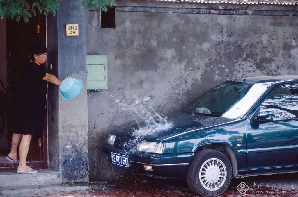 严志刚-1999年北京后海，私家车.jpg