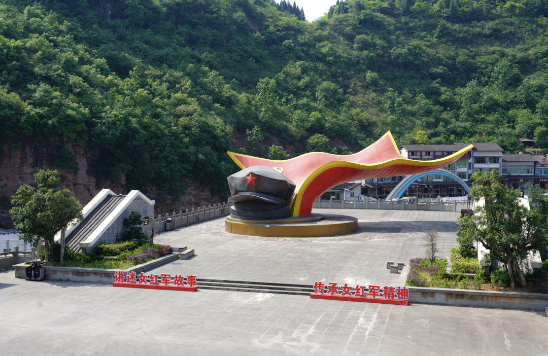 "红船颂 南湖情"镜寻百年路摄影展在嘉兴南湖开幕