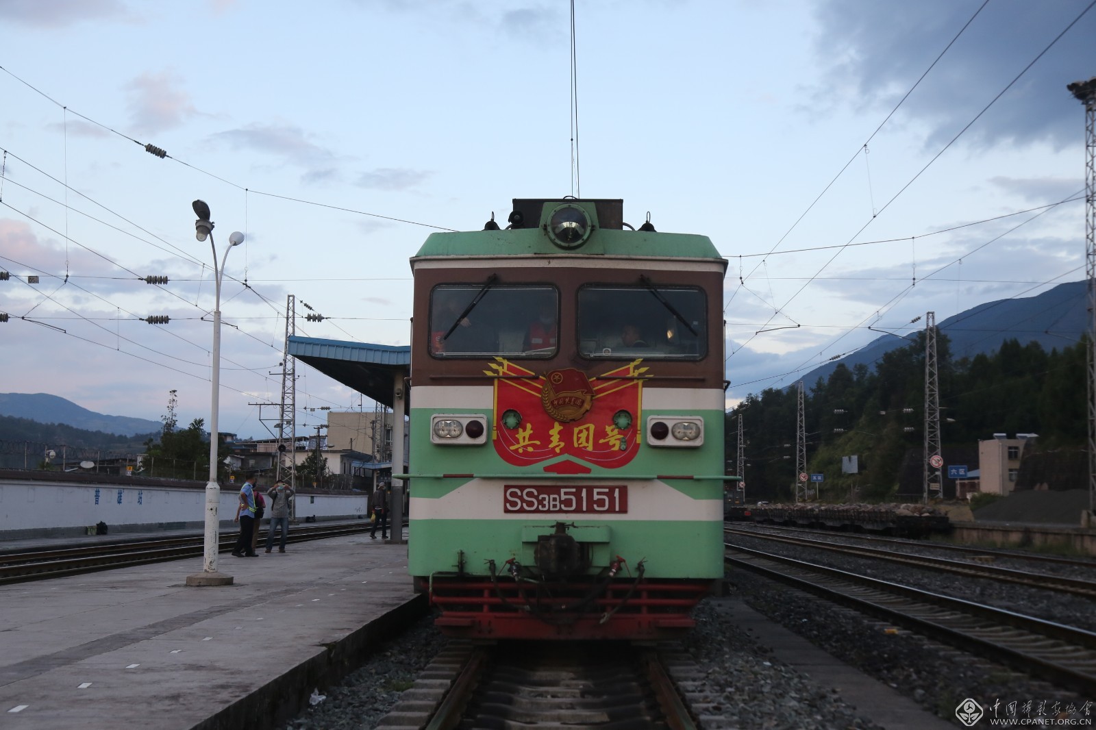 第一次近距离接触绿皮火车|摄影|人文/纪实摄影|Jeane莫 - 原创作品 - 站酷 (ZCOOL)
