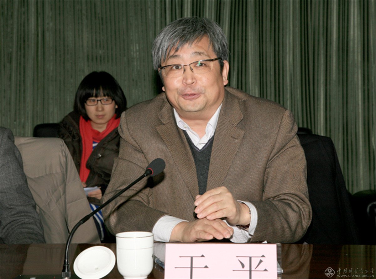 技术委员会顾问钱元凯,中国摄影家协会展览部原主任吴鹏现场沟通研讨